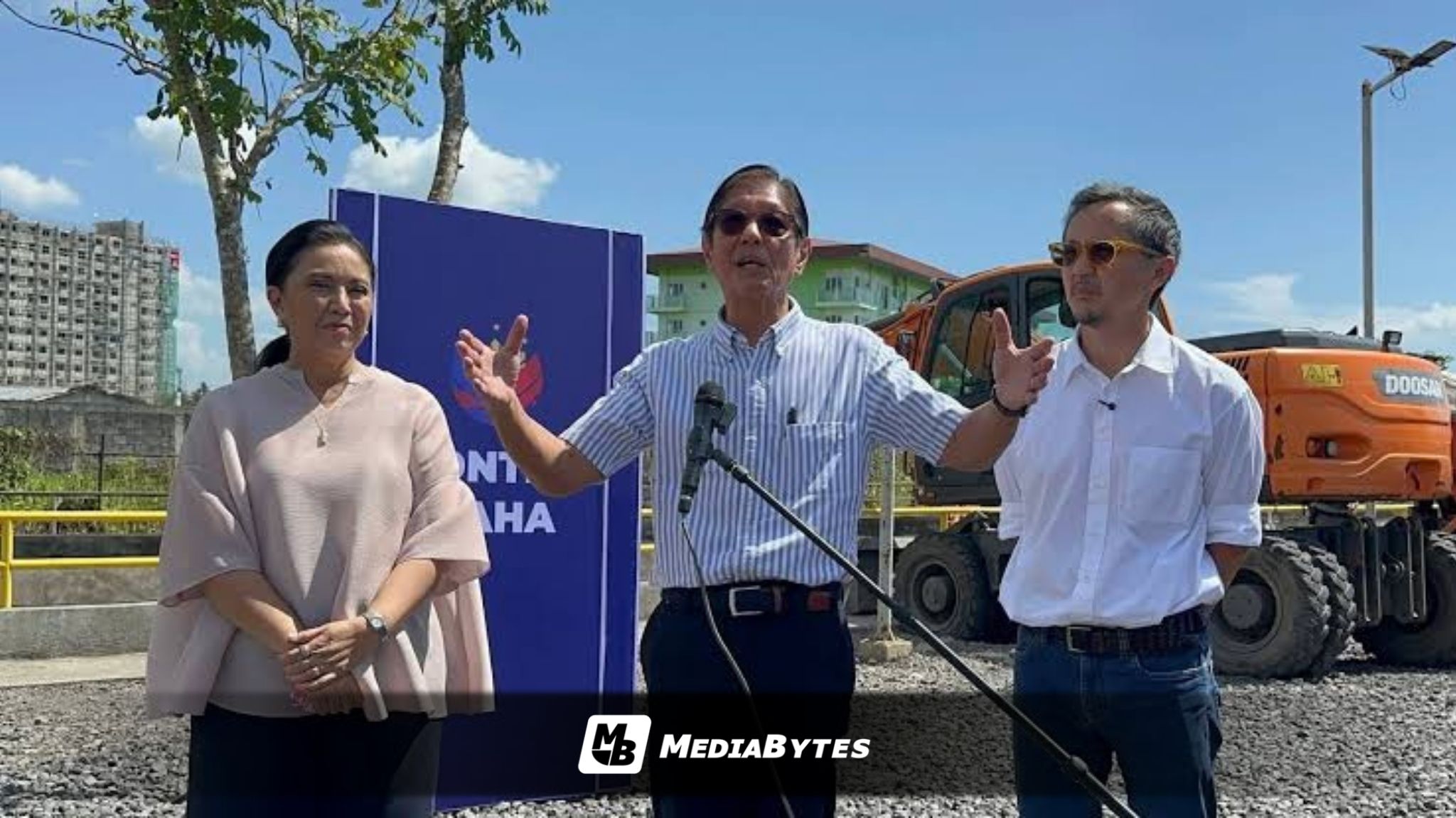 MARCOS, ROBREDO JOIN FORCES IN NAGA FLOOD OPS